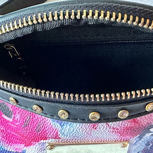 Bebe Floral Fanny Pack/Belt Bag NWT - Picture 4 of 6
